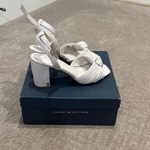 Tommy Hilfiger Elegant Crème Block Heels